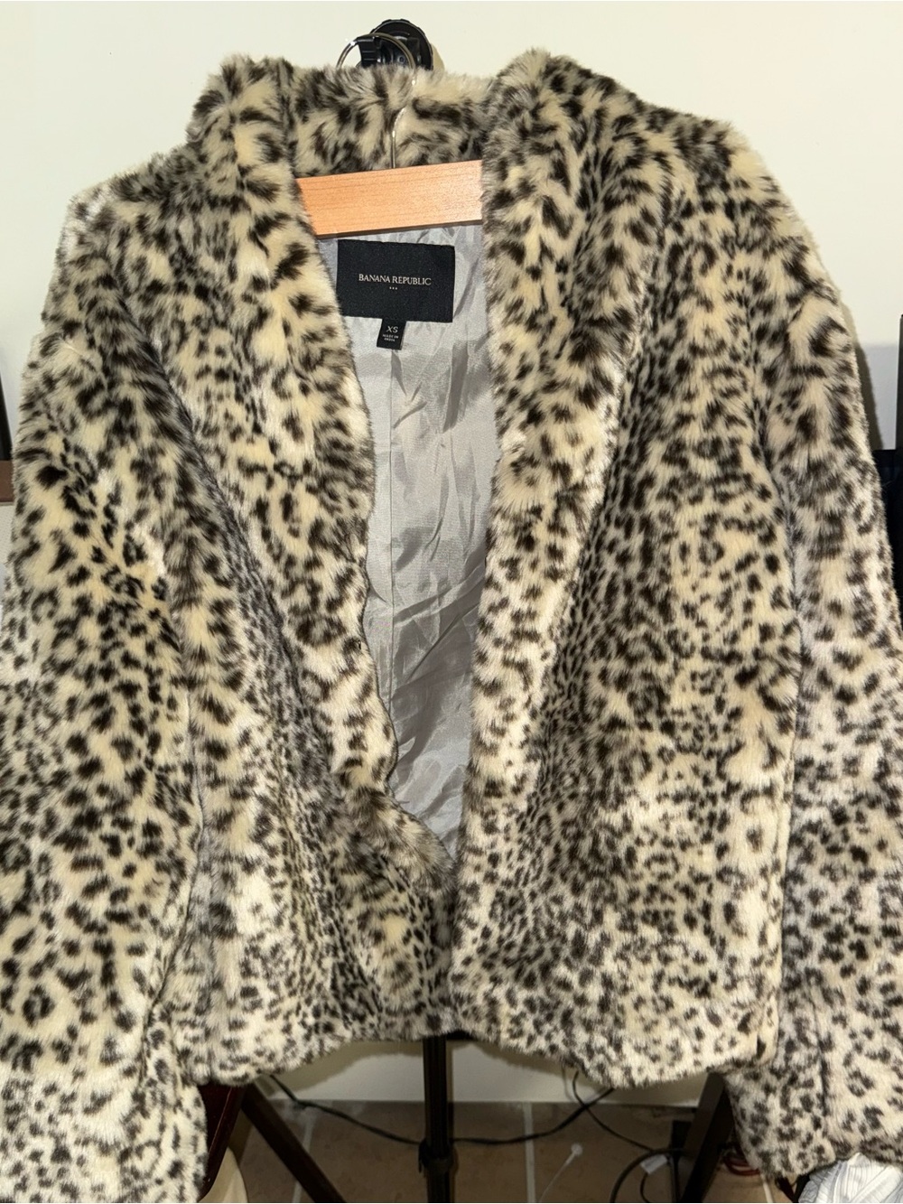 Banana Republic Leopard-Print Faux Fur Jacket in Cream and Black